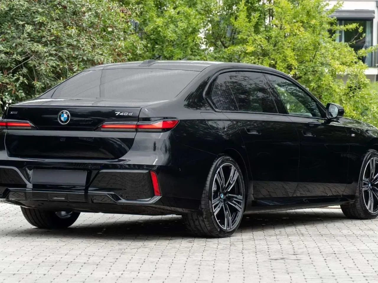 BMW 740