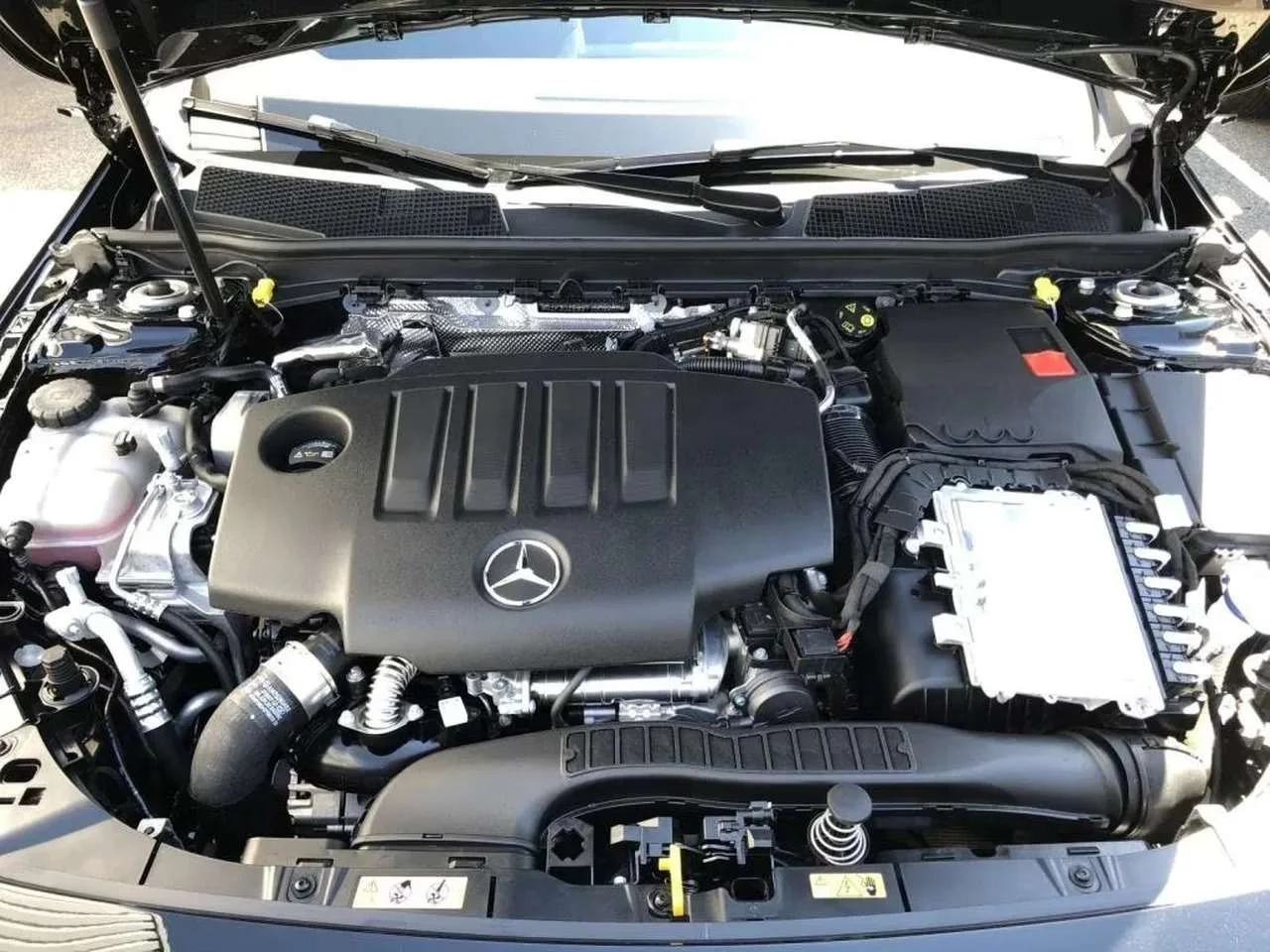 Mercedes-Benz A 220 d Limousine - miniatura 3