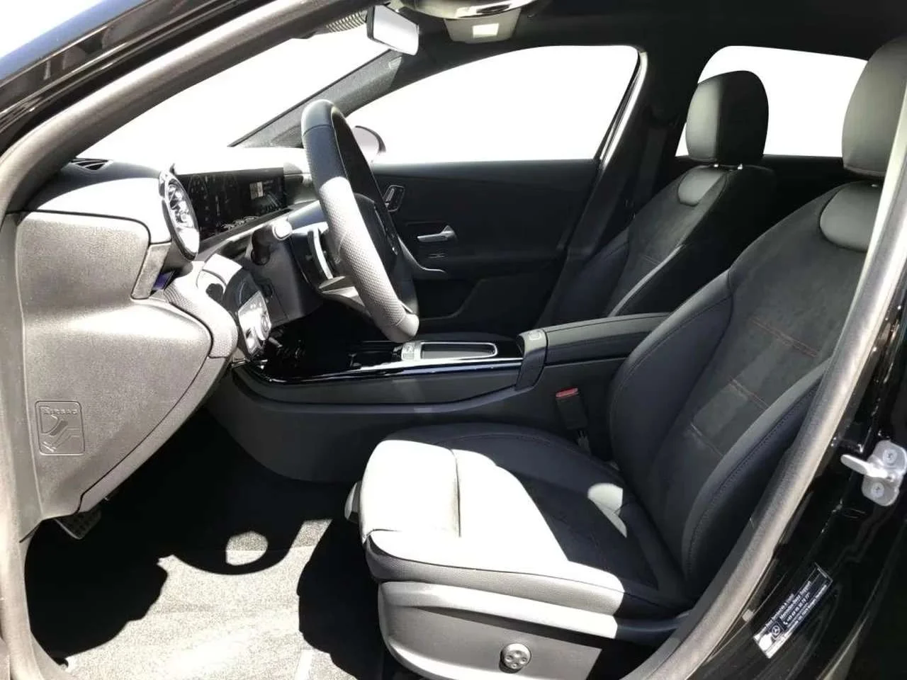 Mercedes-Benz A 220 d Limousine - miniatura 6