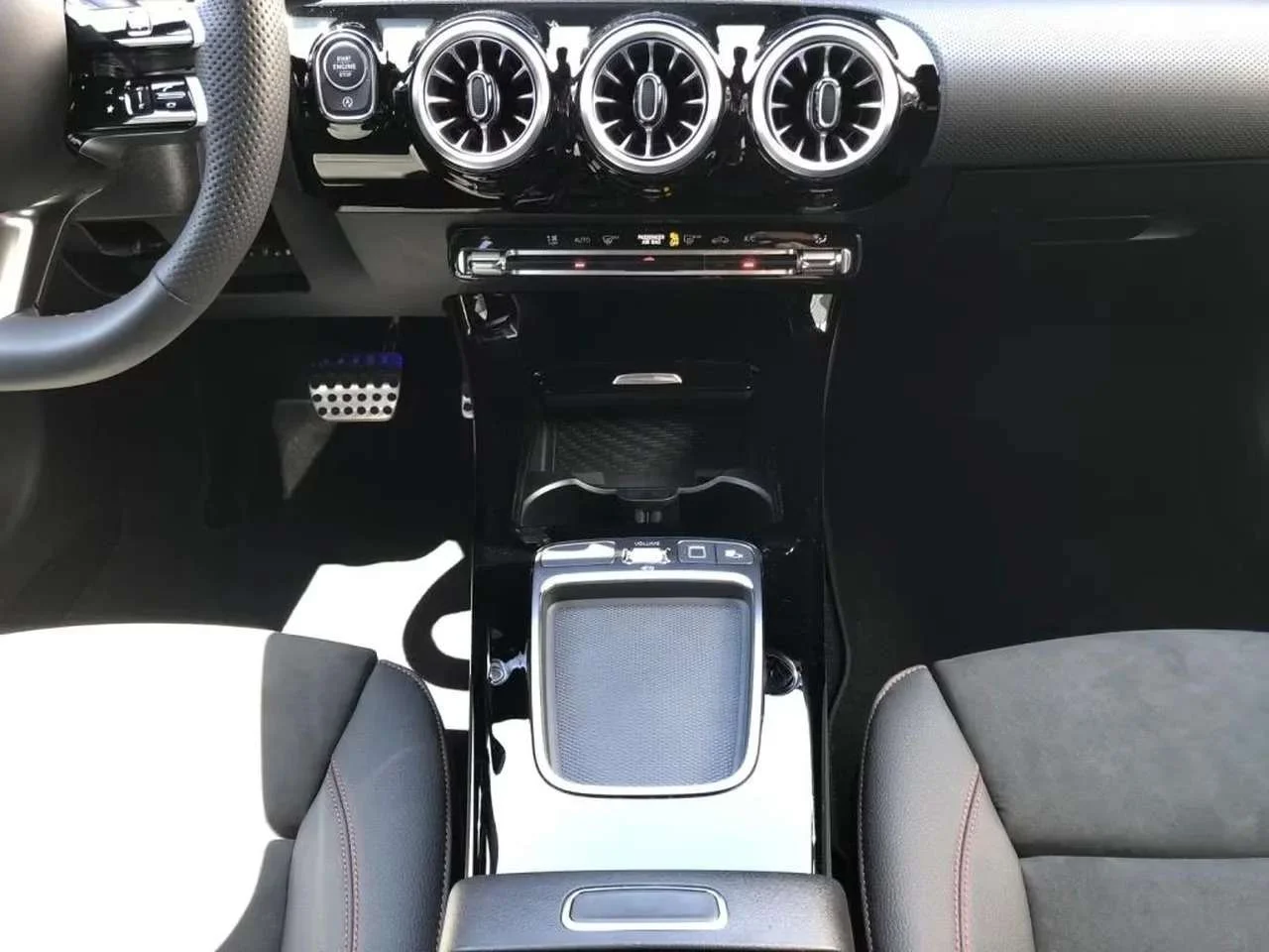 Mercedes-Benz A 220 d Limousine - miniatura 12