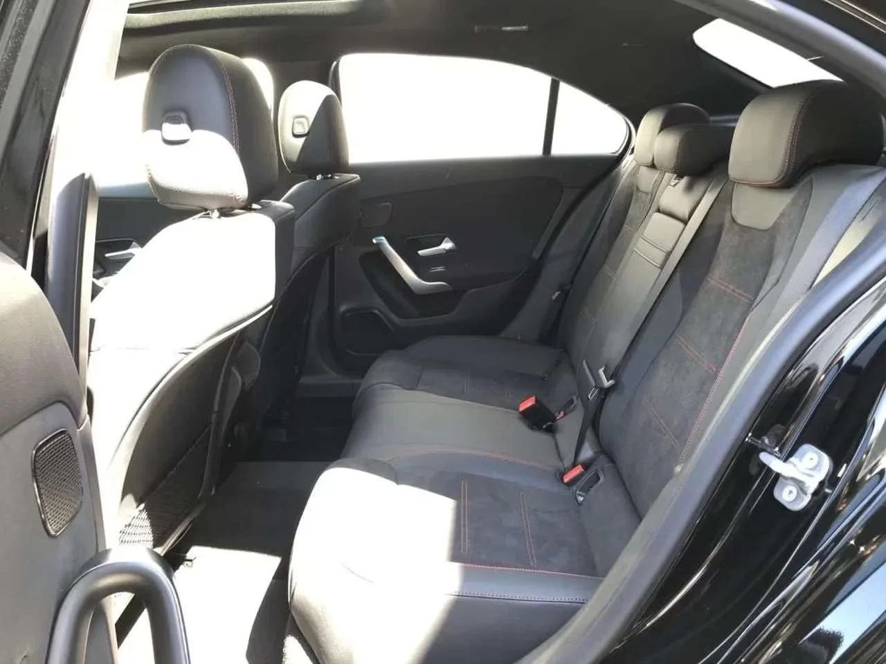 Mercedes-Benz A 220 d Limousine - miniatura 14