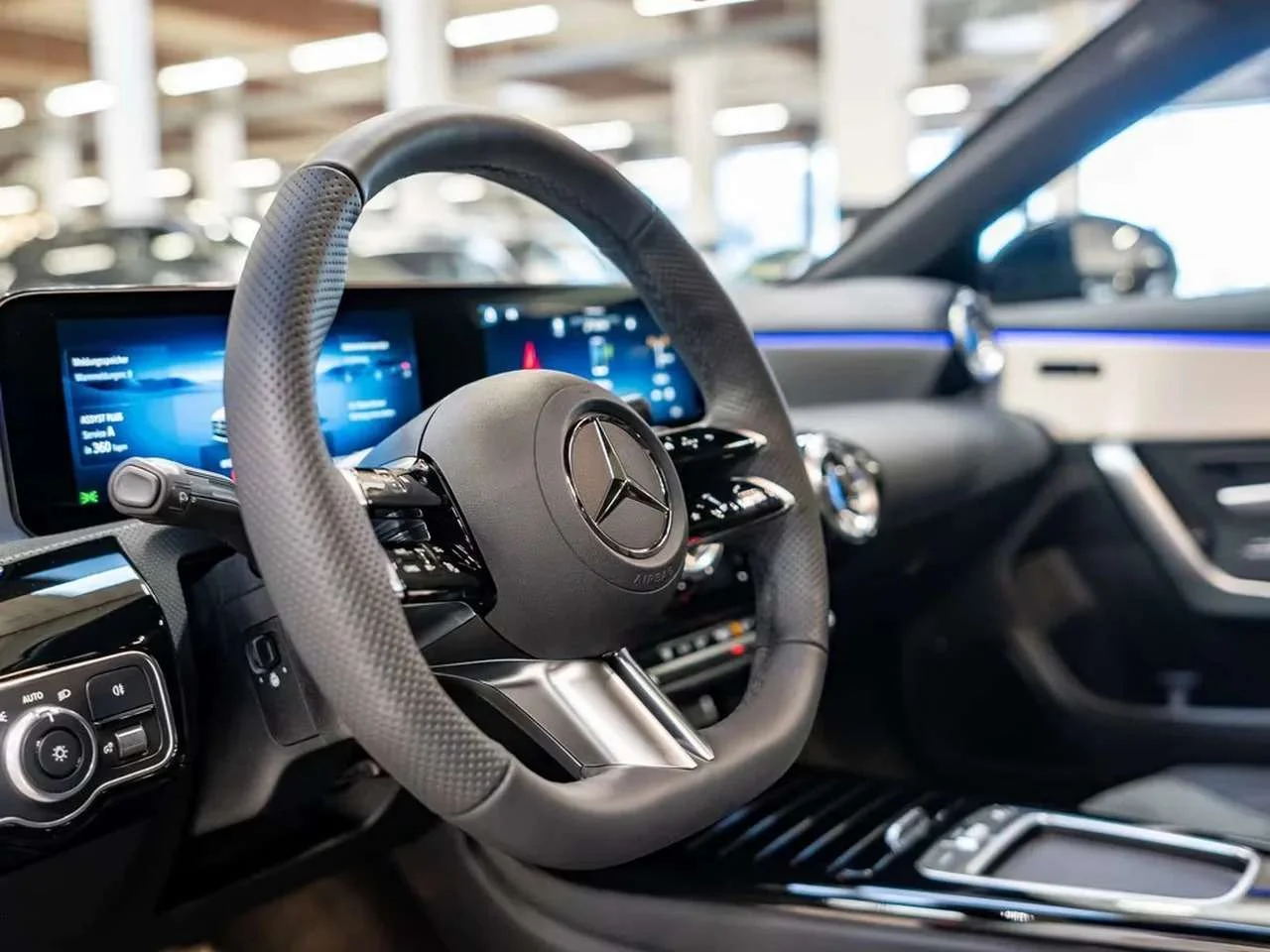 Mercedes-Benz CLA 180 Coupé AMG - miniatura 7