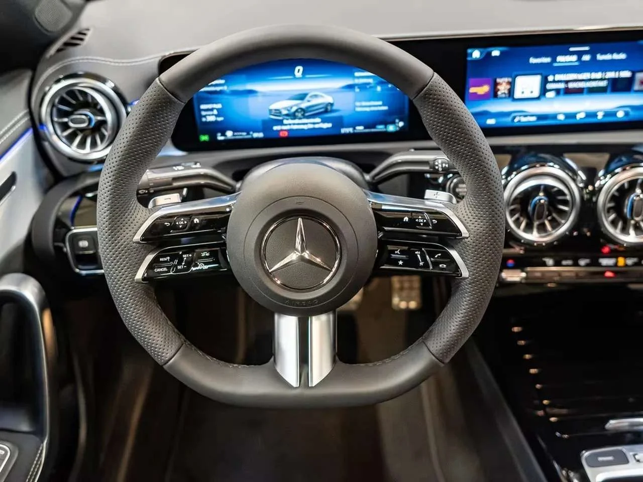 Mercedes-Benz CLA 180 Coupé AMG - miniatura 8