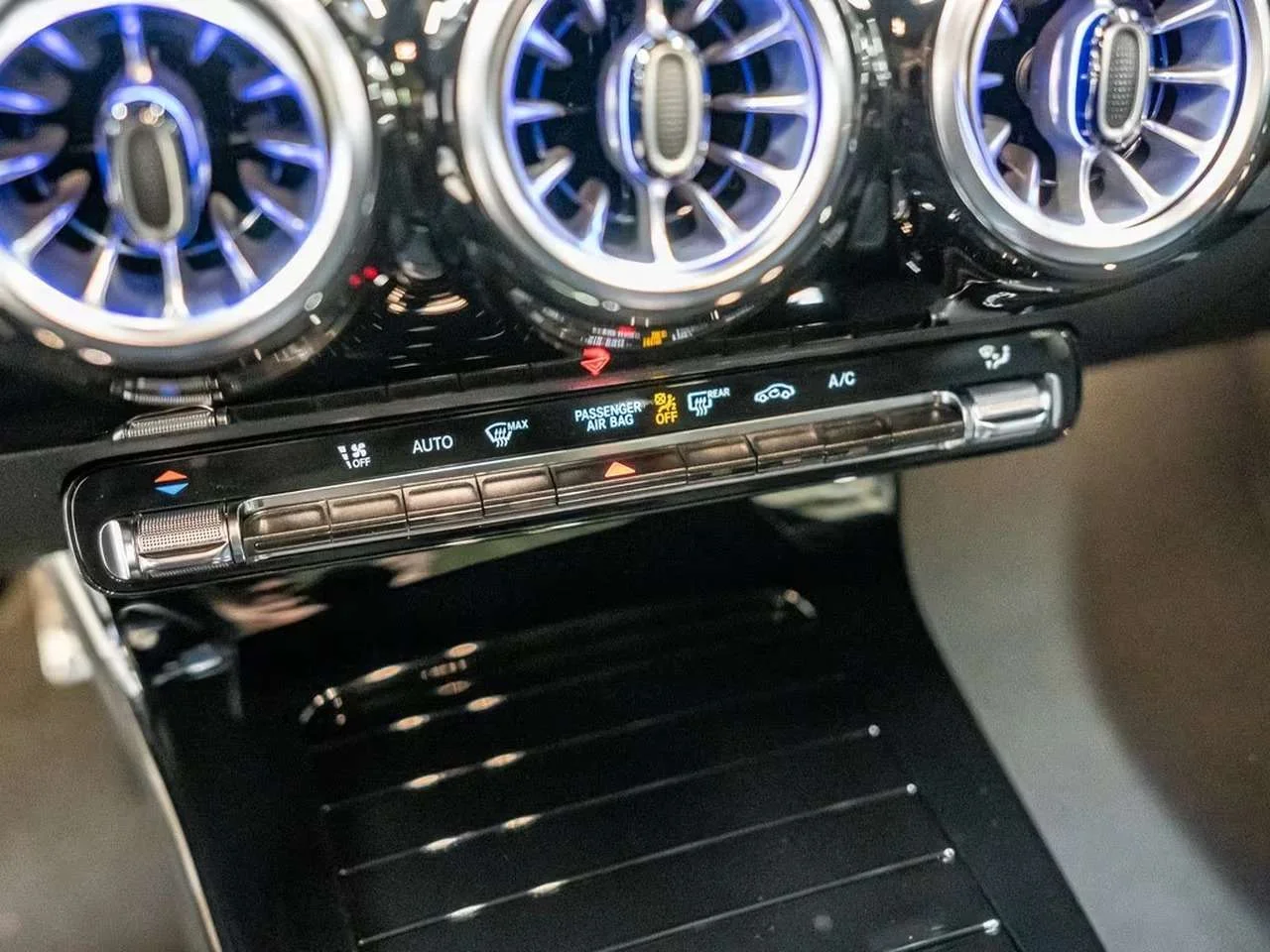 Mercedes-Benz CLA 180 Coupé AMG - miniatura 11