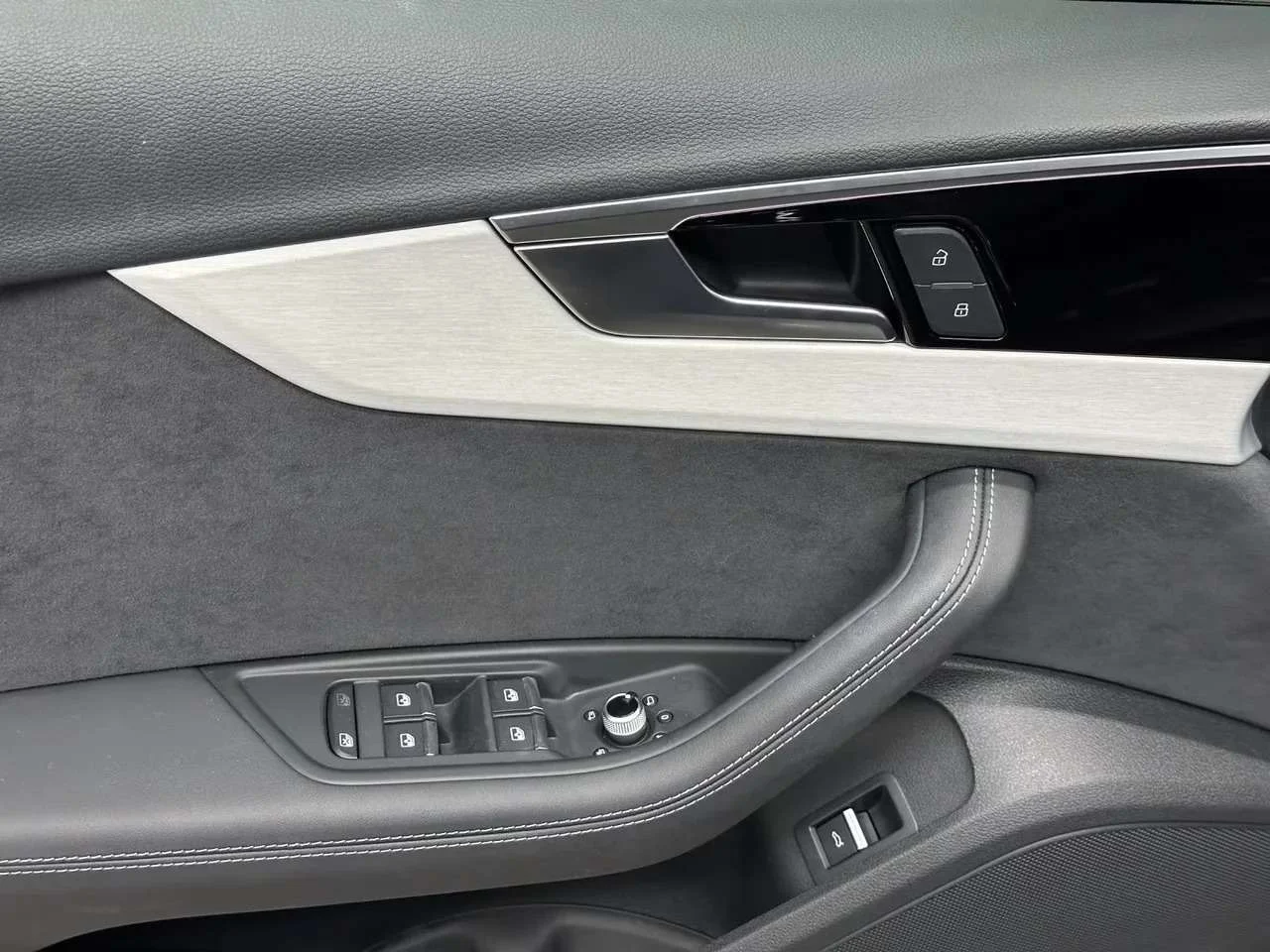 Audi A4 Avant 40 TFSI Quattro S LINE - miniatura 4