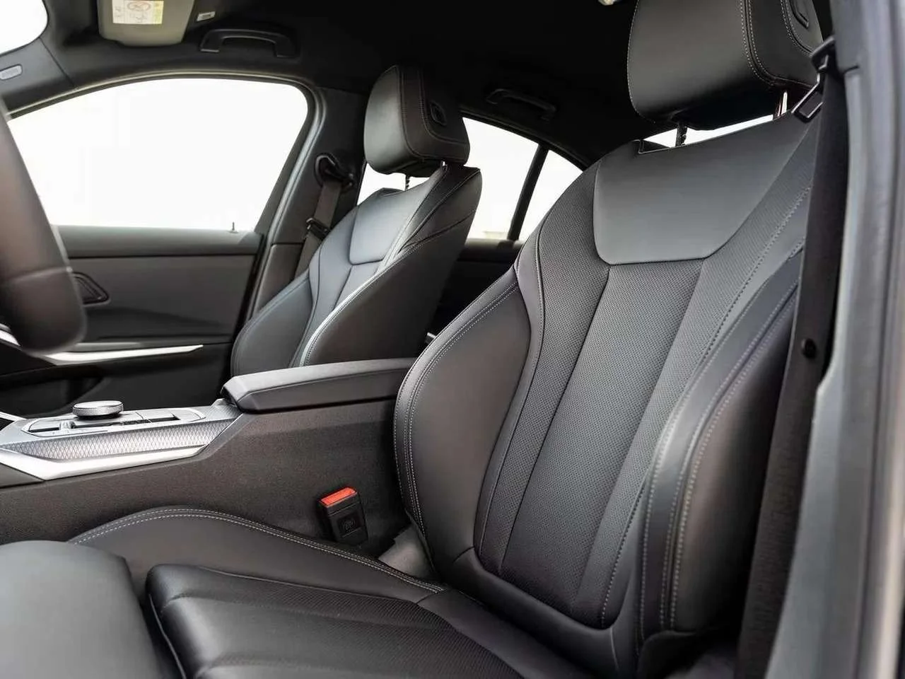 BMW 320 i Limousine M-Sport   S-Glas ParkAss - miniatura 9