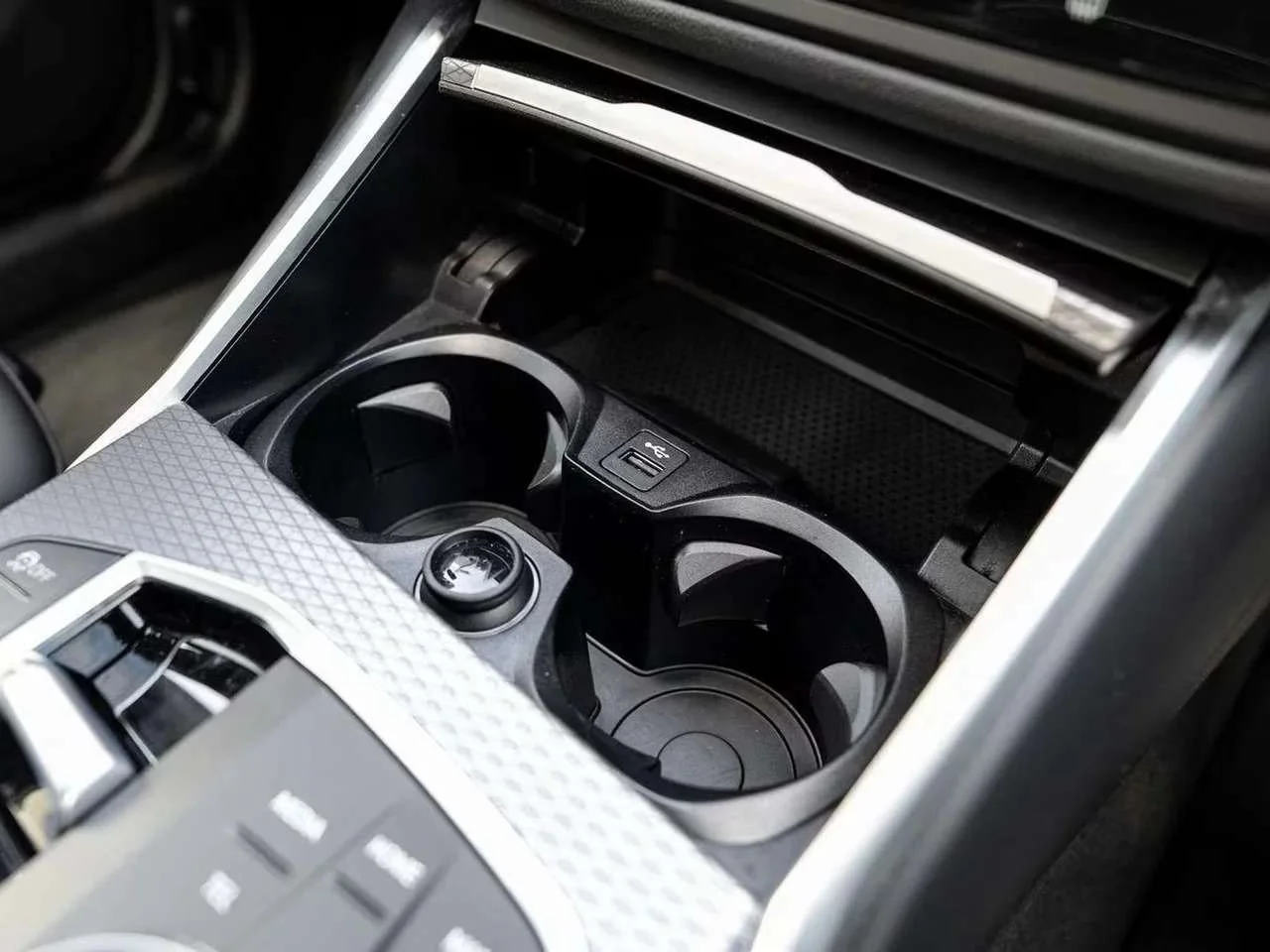 BMW 320 i Limousine M-Sport   S-Glas ParkAss - miniatura 13