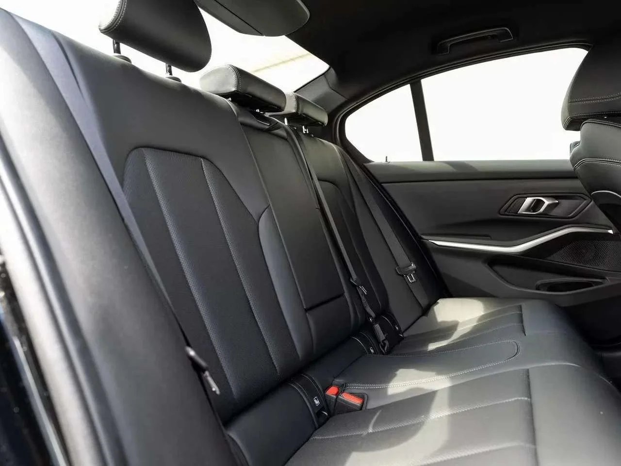 BMW 320 i Limousine M-Sport   S-Glas ParkAss - miniatura 15