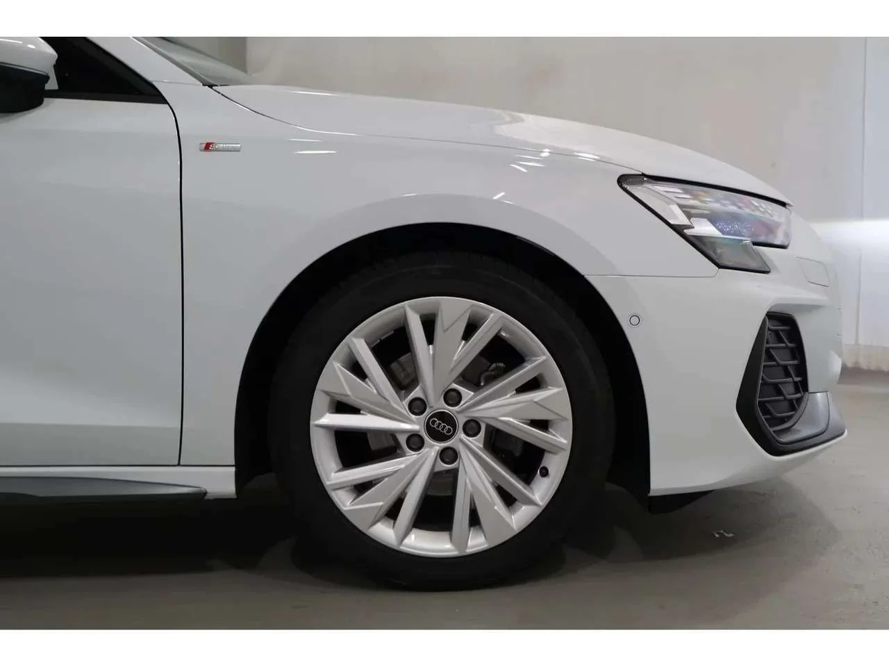 Audi A3 Sportback 35 TDI S line - miniatura 4