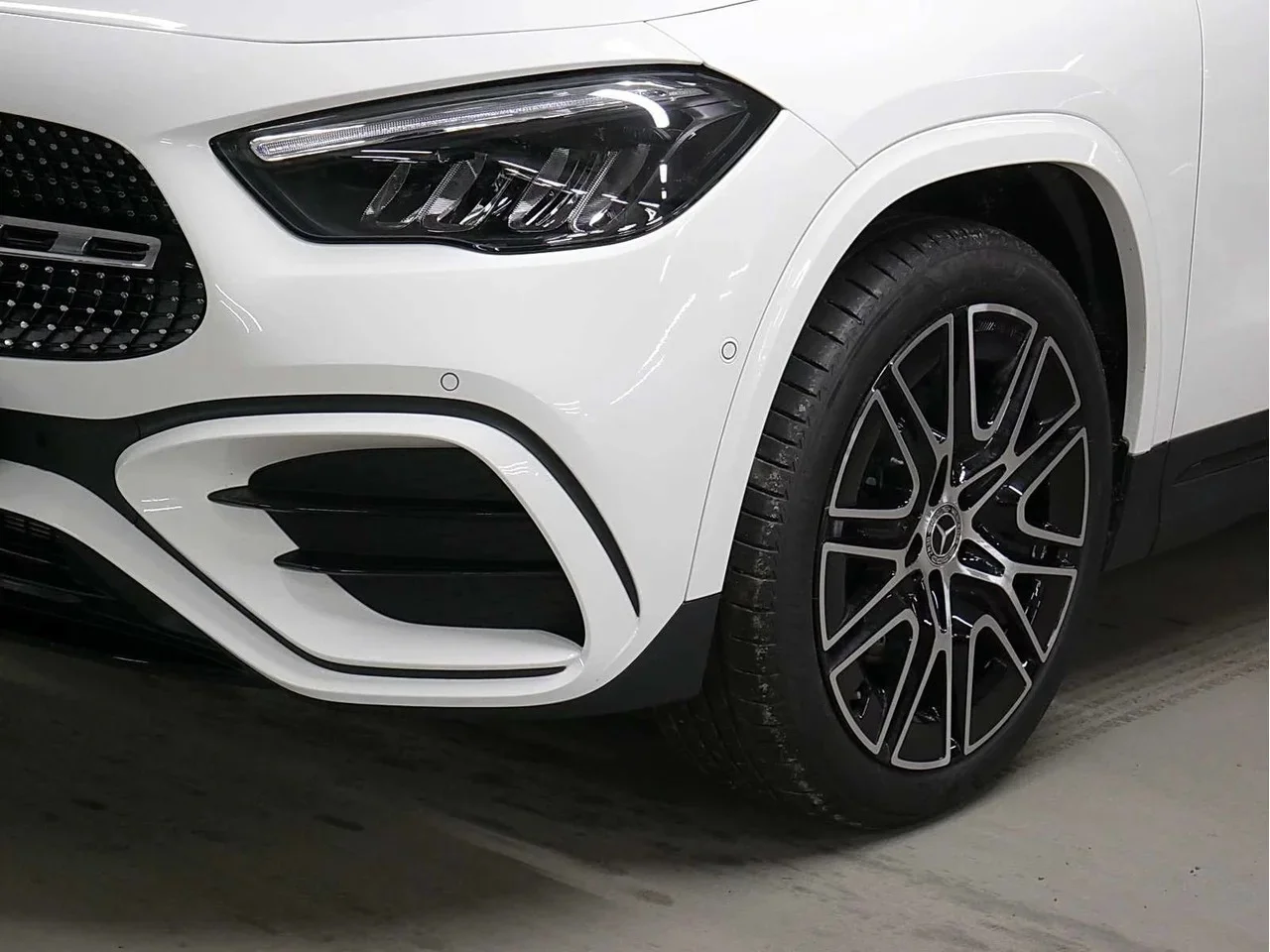 MERCEDES-BENZ GLA 200 AMG - miniatura 4