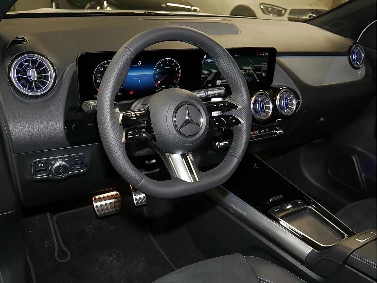 MERCEDES-BENZ GLA 200 AMG - miniatura 5