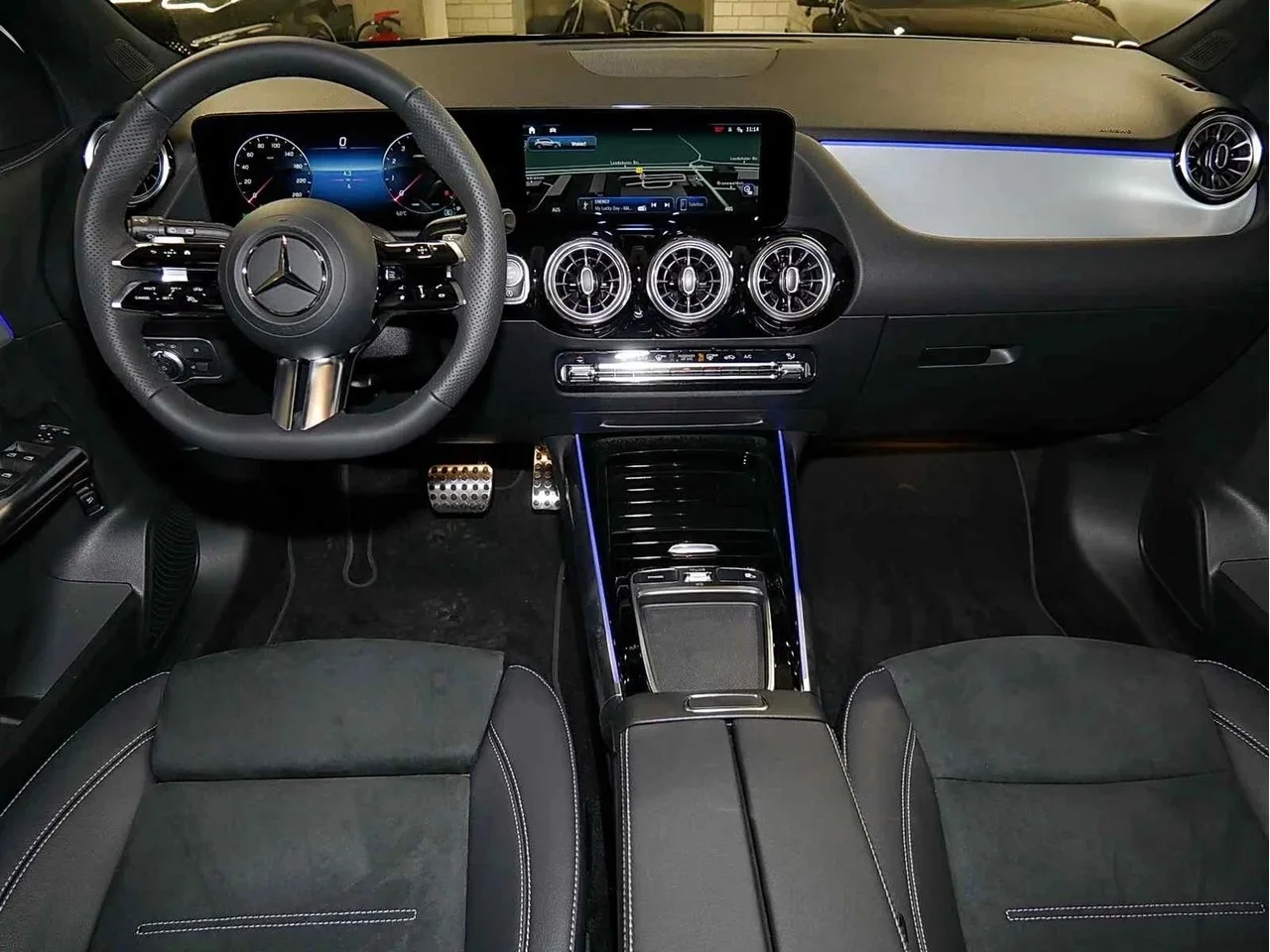MERCEDES-BENZ GLA 200 AMG - miniatura 6