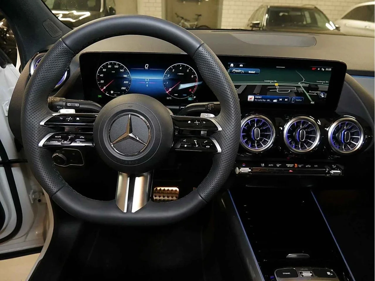 MERCEDES-BENZ GLA 200 AMG - miniatura 7