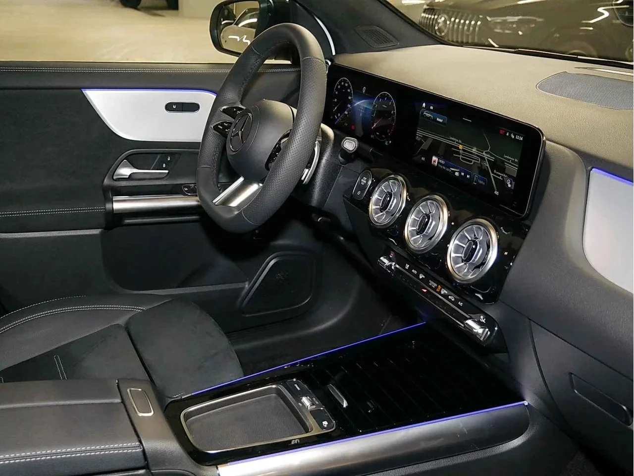 MERCEDES-BENZ GLA 200 AMG - miniatura 8