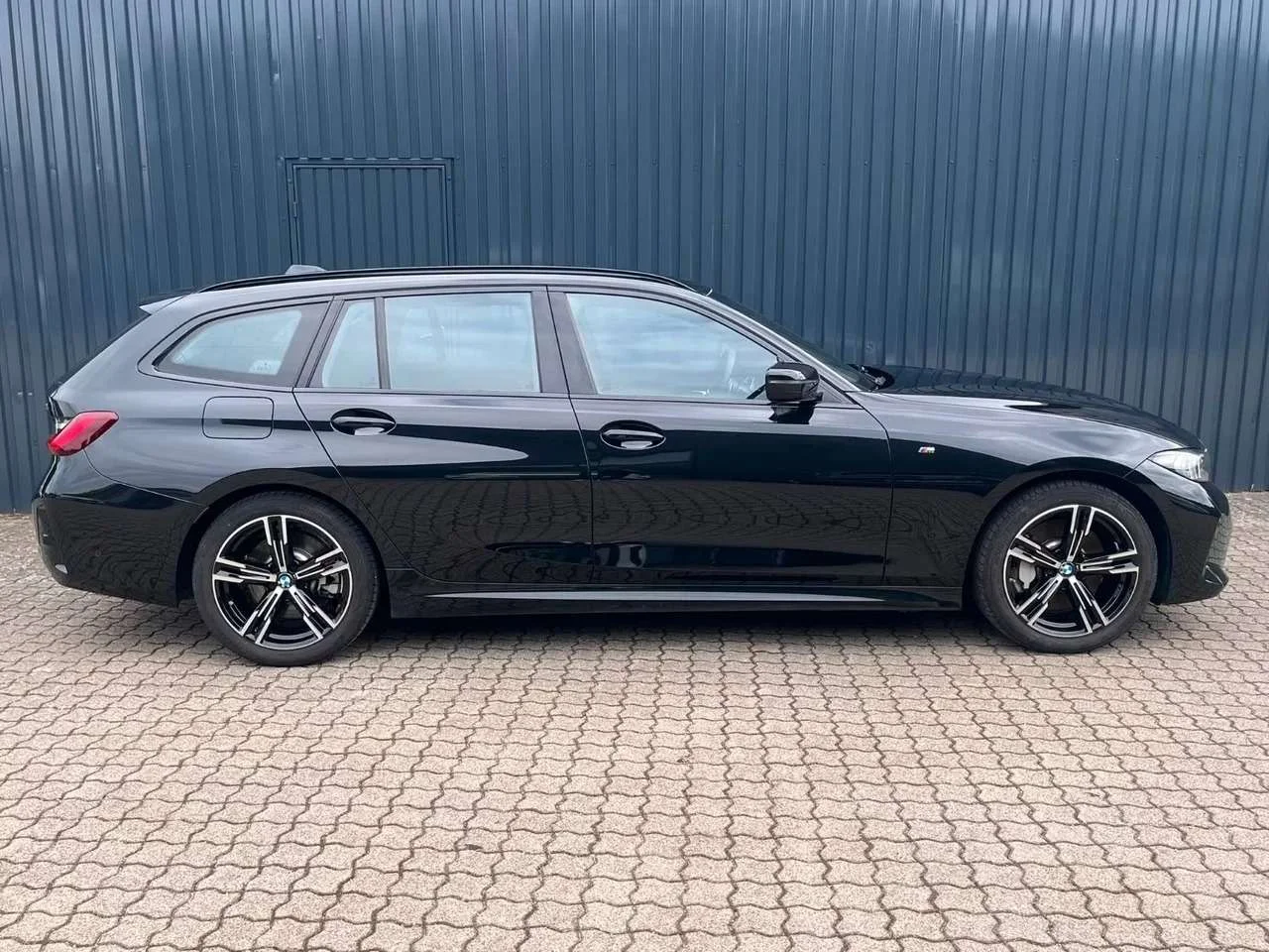 BMW 330 i xDrive Touring M SPORT - miniatura 2