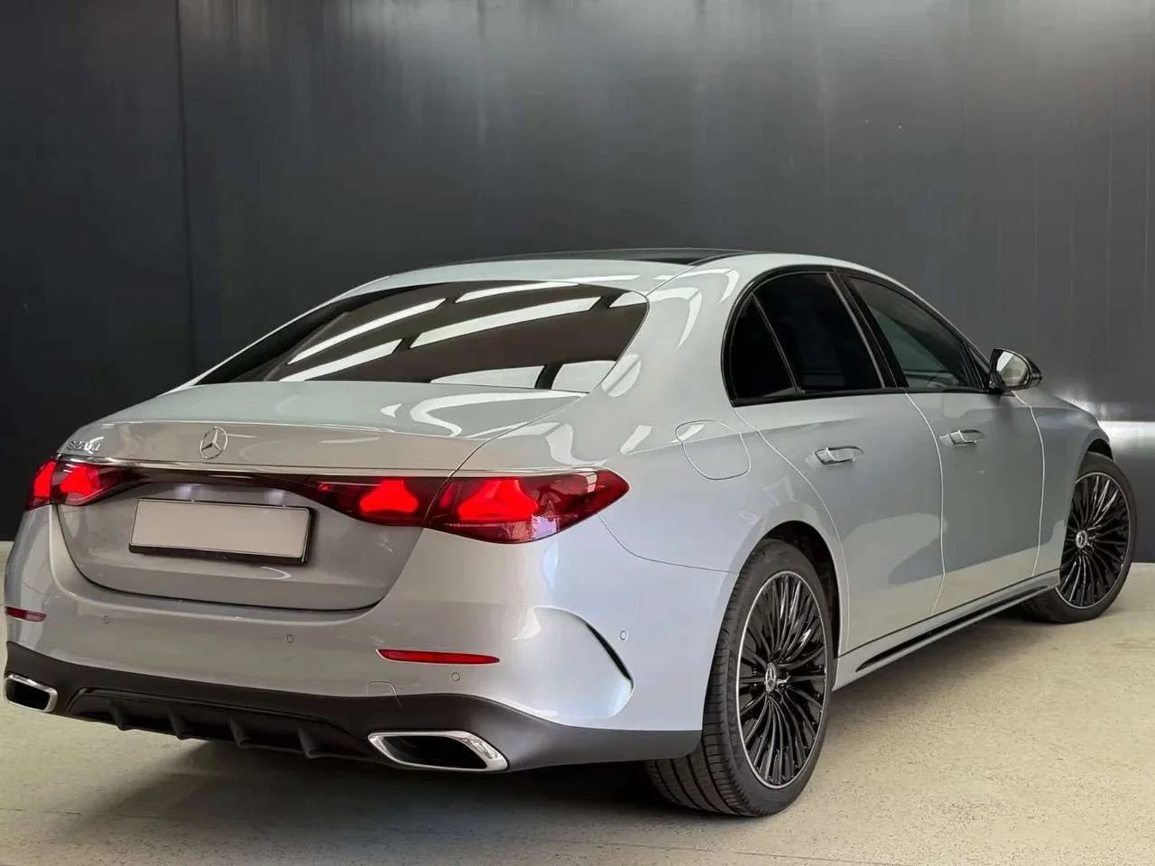 Mercedes-Benz E 220 d AMG - miniatura 5