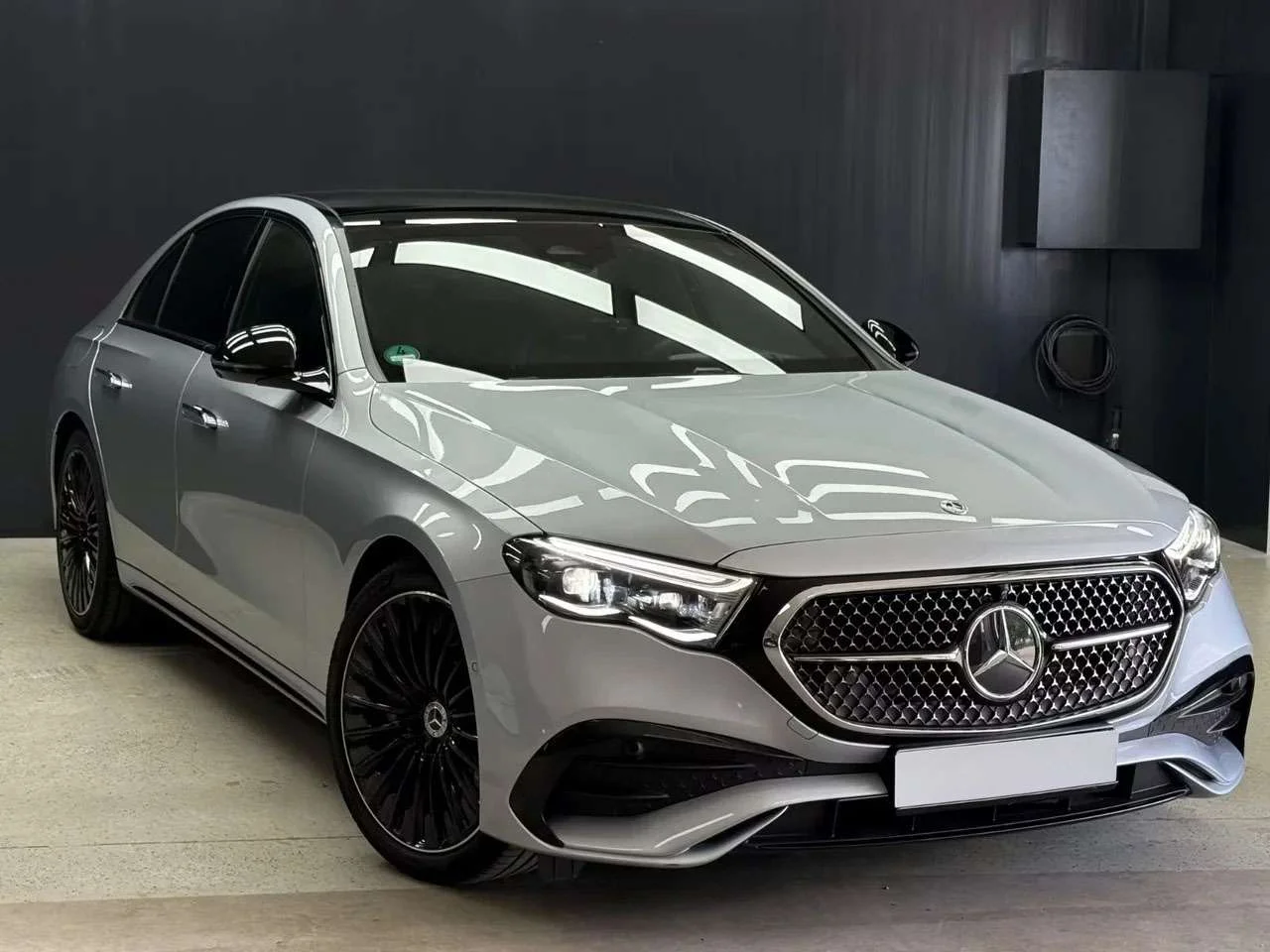 Mercedes-Benz E 220 d AMG - miniatura 6
