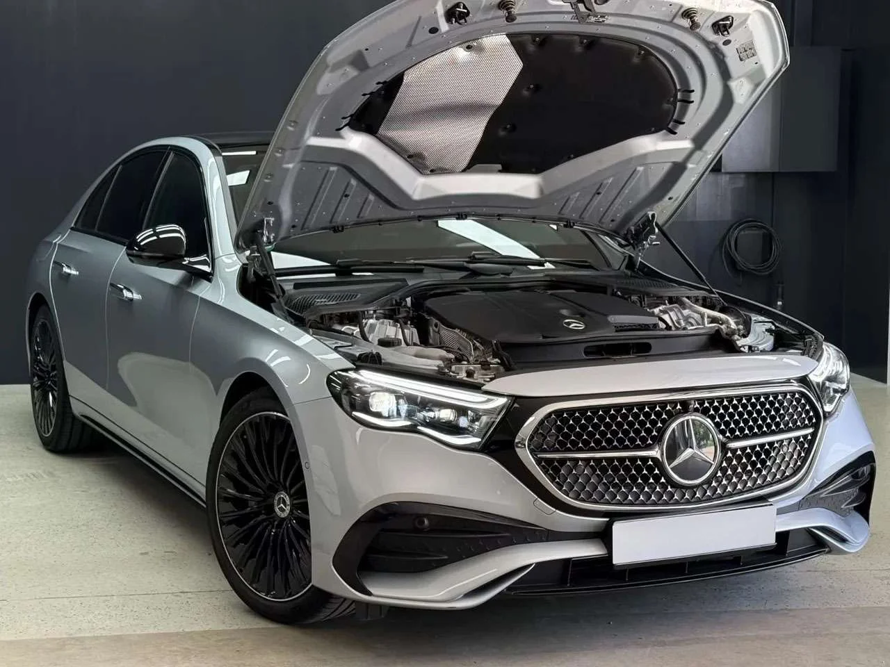 Mercedes-Benz E 220 d AMG - miniatura 8