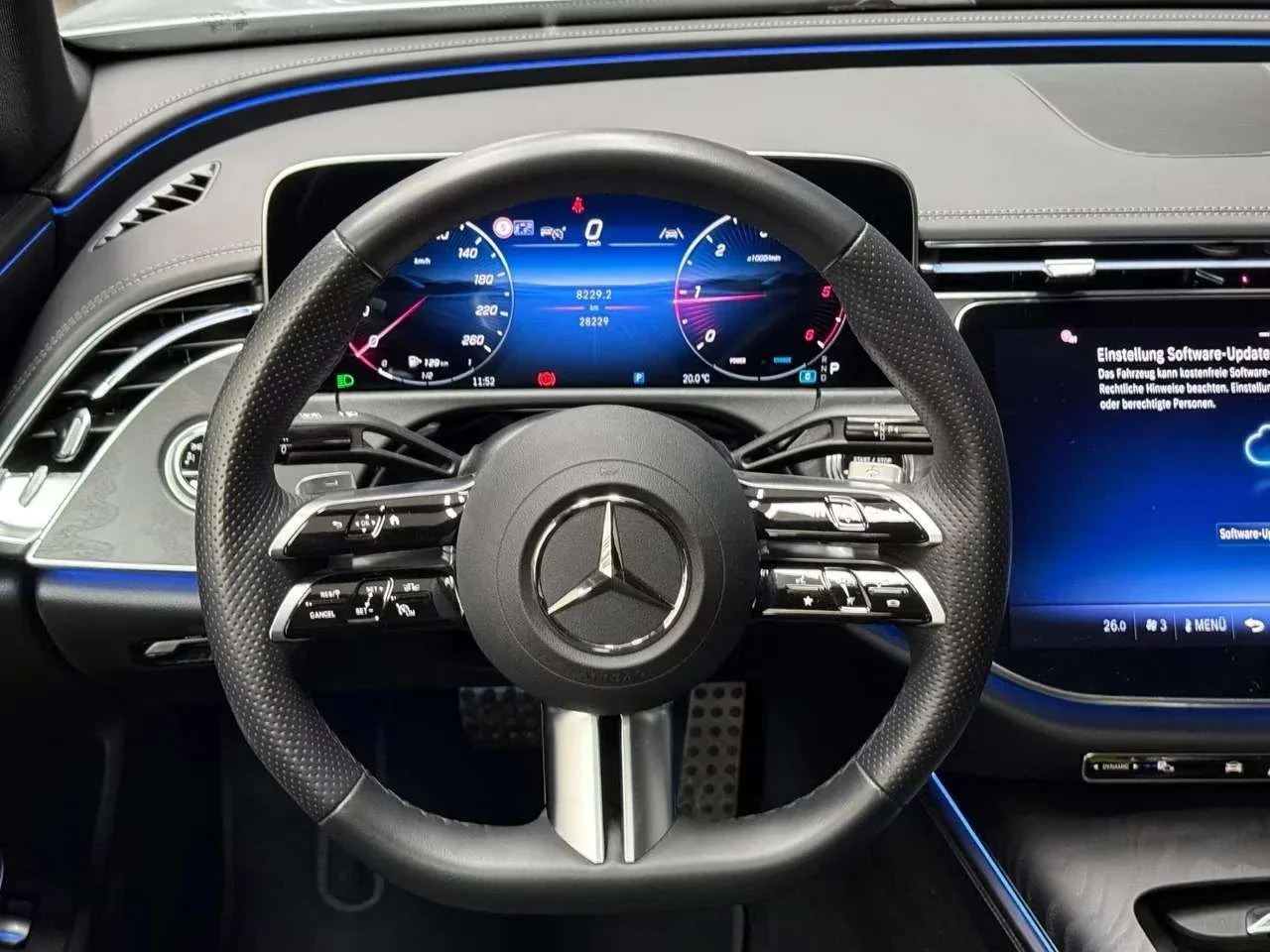 Mercedes-Benz E 220 d AMG - miniatura 16