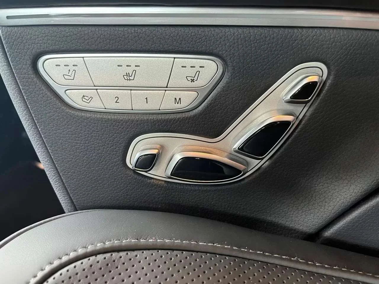 Mercedes-Benz V 300 d EXCLUSIVE EXTRA LANG 4-Matic AMG - miniatura 12